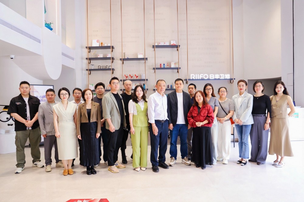 日丰卫浴获“中国金钢木浴室柜品类开创者”认证：以材料革新开启卫浴“超耐用时代”
