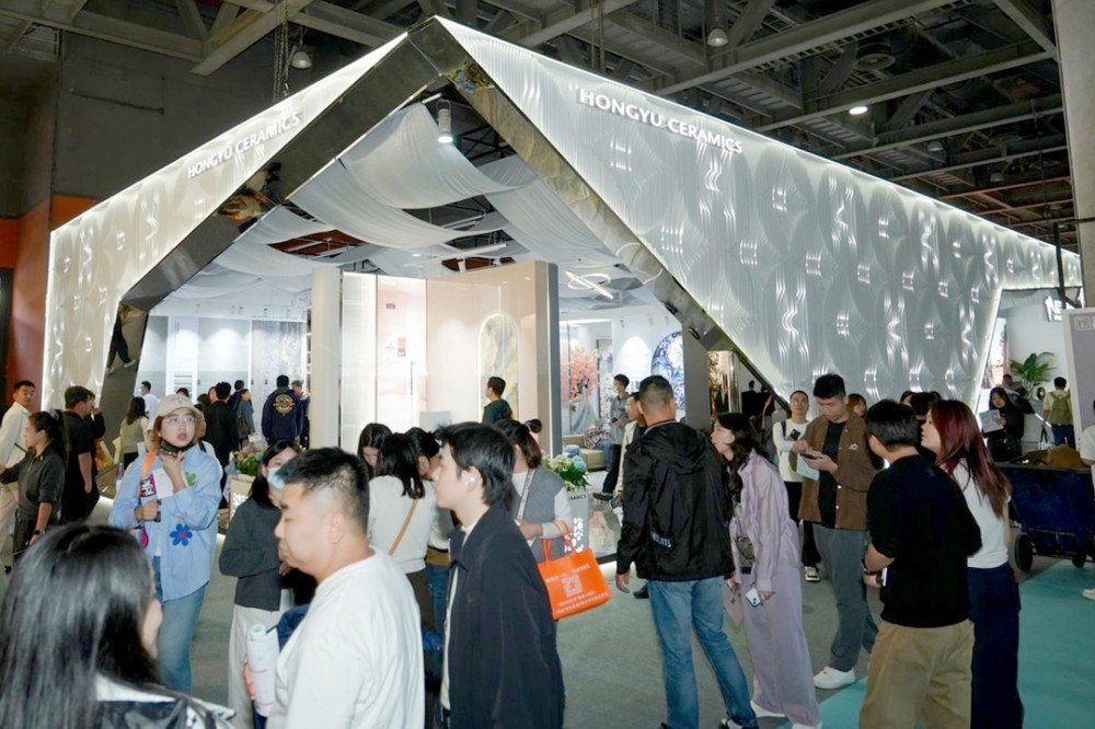 解锁新奢家居美学｜宏宇陶瓷[星寰馆]闪耀亮相2025广州设计周！